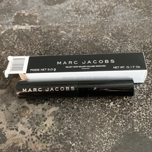 Marc Jacobs Beauty Velvet Noir Major Volume Mascara Noir #10 .17oz - Picture 8 of 8